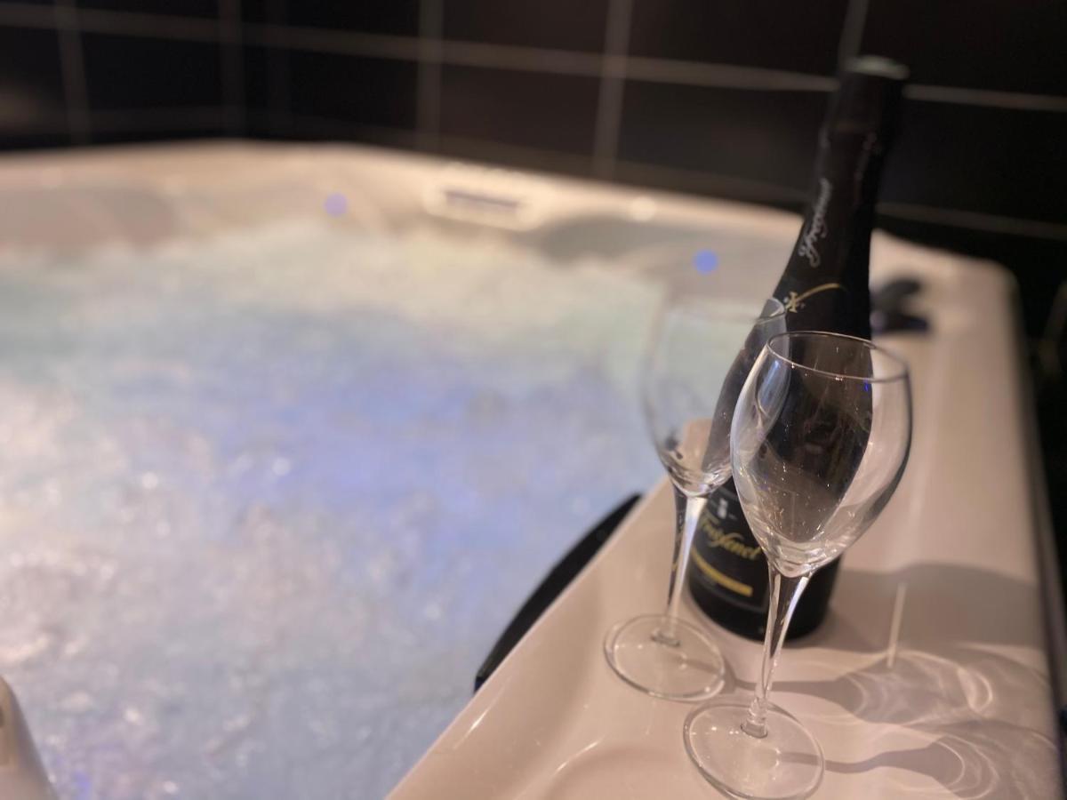 شقة Escapade Romantique - Jacuzzi Et Parking Prive - 002 روان المظهر الخارجي الصورة
