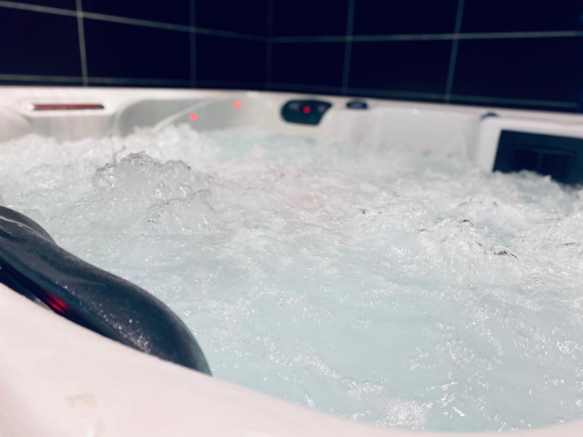 شقة Escapade Romantique - Jacuzzi Et Parking Prive - 002 روان المظهر الخارجي الصورة