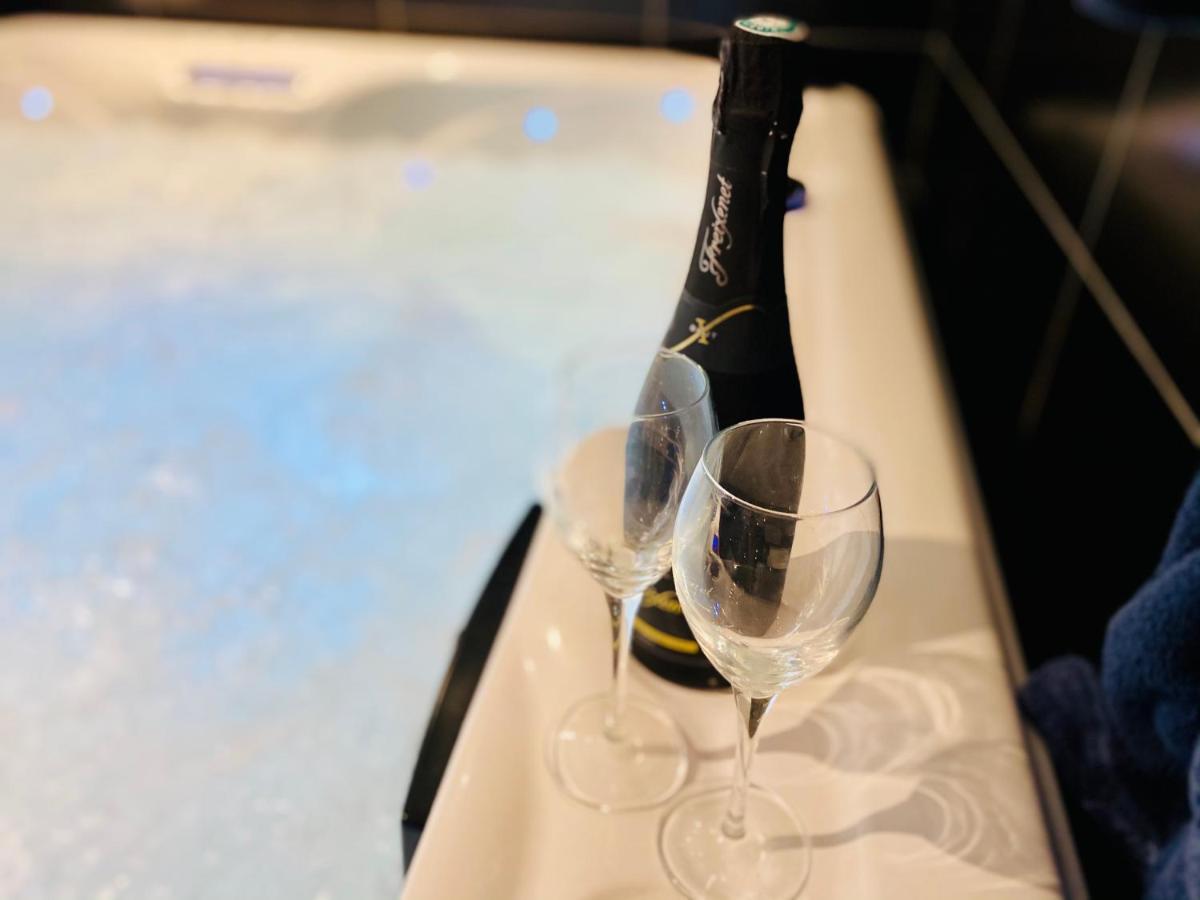 شقة Escapade Romantique - Jacuzzi Et Parking Prive - 002 روان المظهر الخارجي الصورة