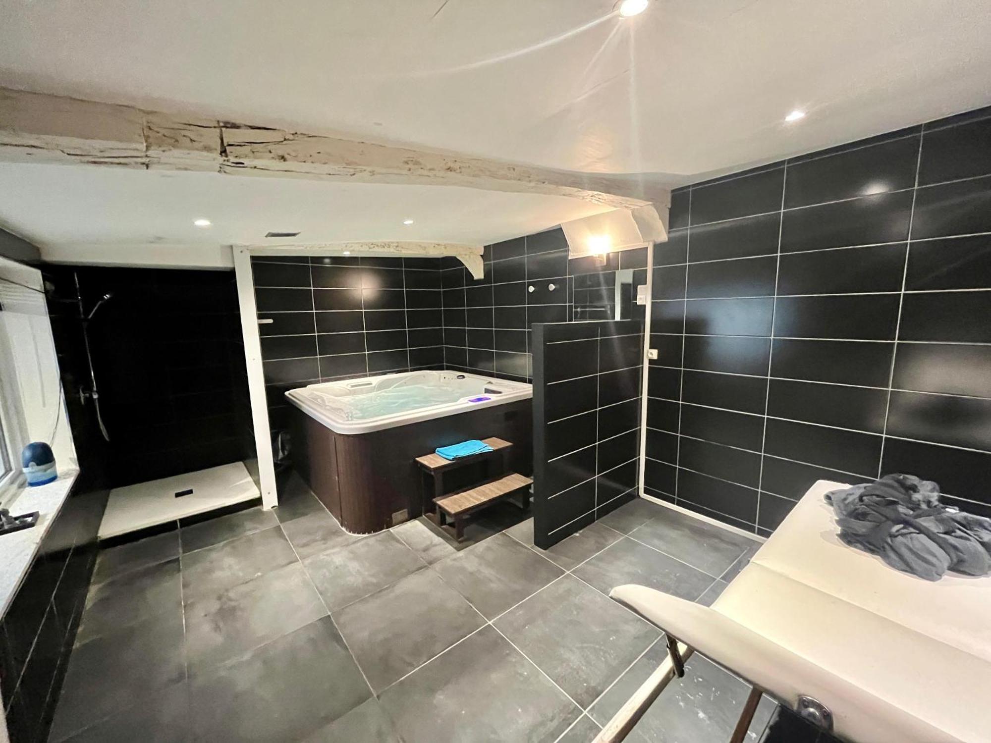 شقة Escapade Romantique - Jacuzzi Et Parking Prive - 002 روان المظهر الخارجي الصورة